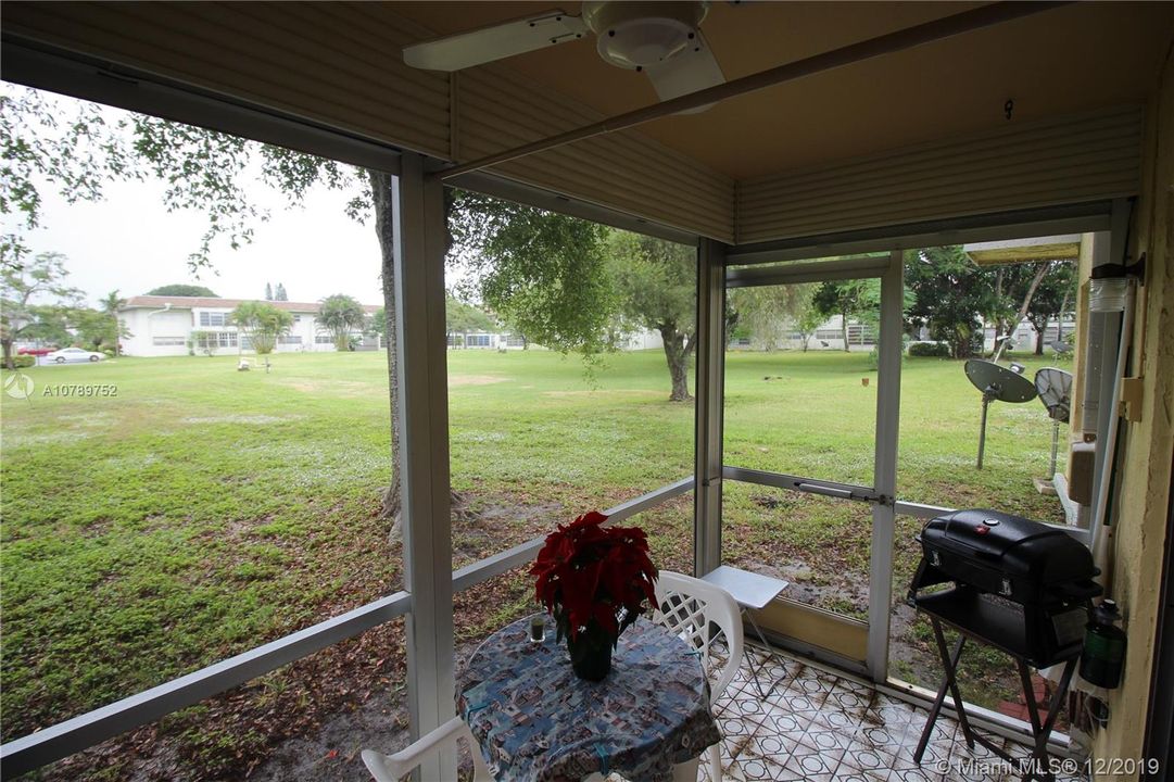 Vendido Recientemente: $98,000 (2 camas, 2 baños, 1005 Pies cuadrados)