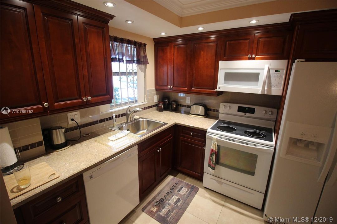 Vendido Recientemente: $98,000 (2 camas, 2 baños, 1005 Pies cuadrados)