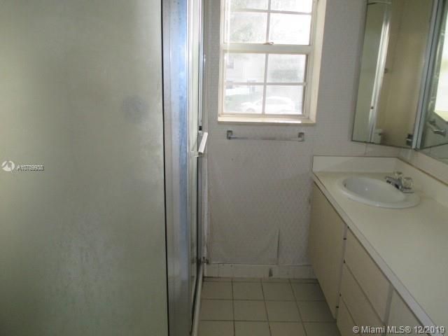 Vendido Recientemente: $150,000 (2 camas, 2 baños, 1374 Pies cuadrados)