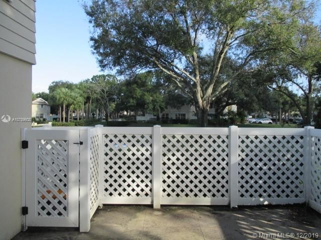 Vendido Recientemente: $150,000 (2 camas, 2 baños, 1374 Pies cuadrados)