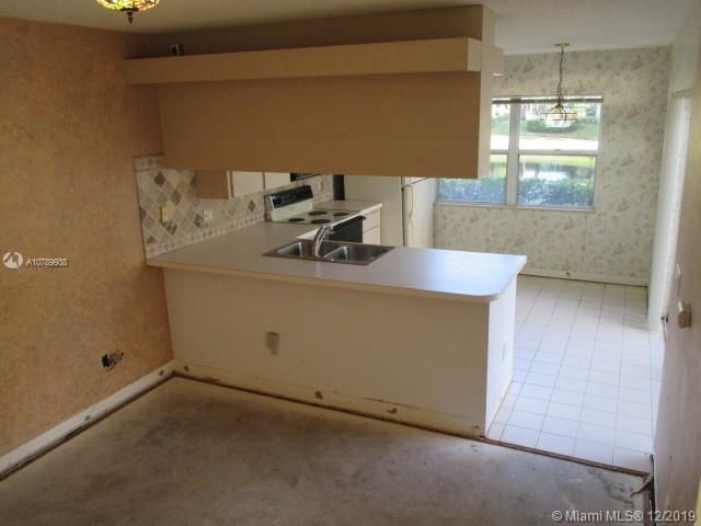 Vendido Recientemente: $150,000 (2 camas, 2 baños, 1374 Pies cuadrados)