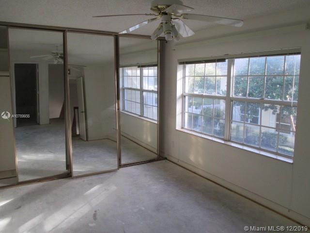 Vendido Recientemente: $150,000 (2 camas, 2 baños, 1374 Pies cuadrados)