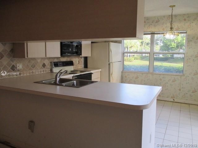 Vendido Recientemente: $150,000 (2 camas, 2 baños, 1374 Pies cuadrados)