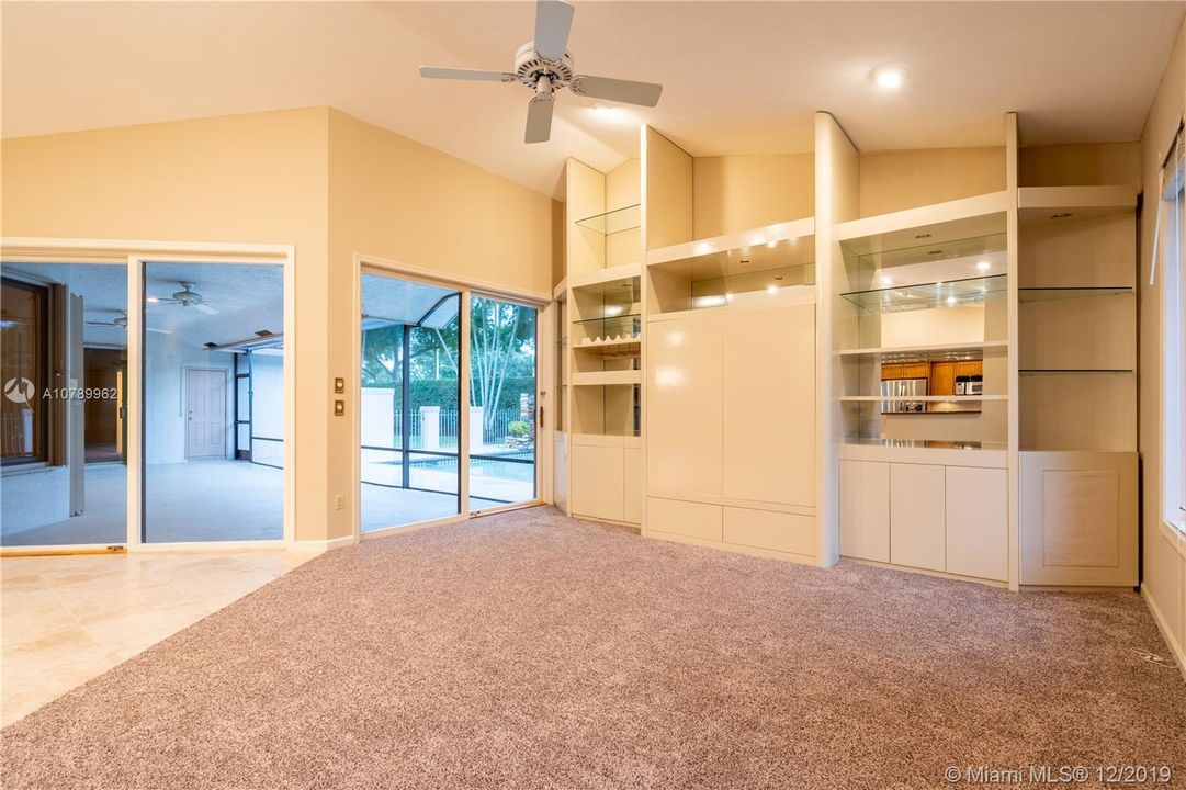Vendido Recientemente: $689,900 (4 camas, 4 baños, 2989 Pies cuadrados)