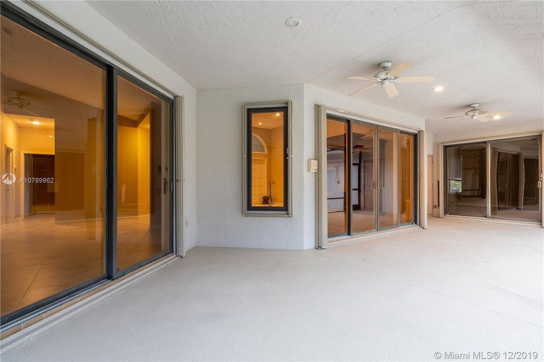 Vendido Recientemente: $689,900 (4 camas, 4 baños, 2989 Pies cuadrados)