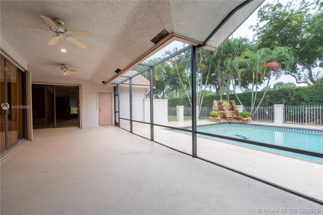 Vendido Recientemente: $689,900 (4 camas, 4 baños, 2989 Pies cuadrados)