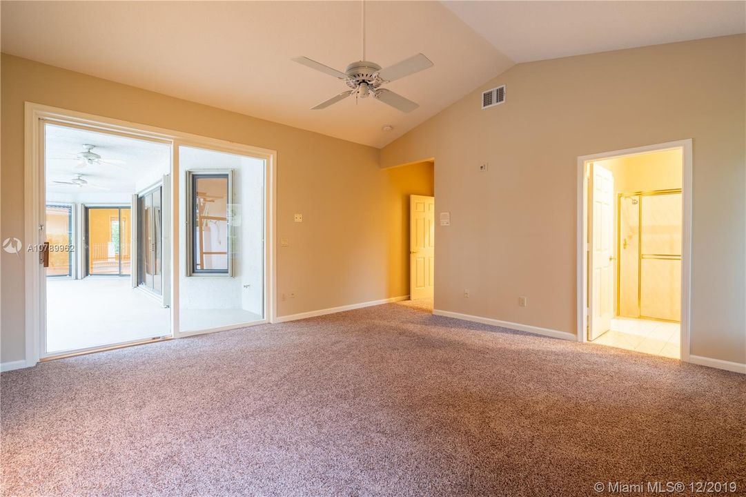 Vendido Recientemente: $689,900 (4 camas, 4 baños, 2989 Pies cuadrados)