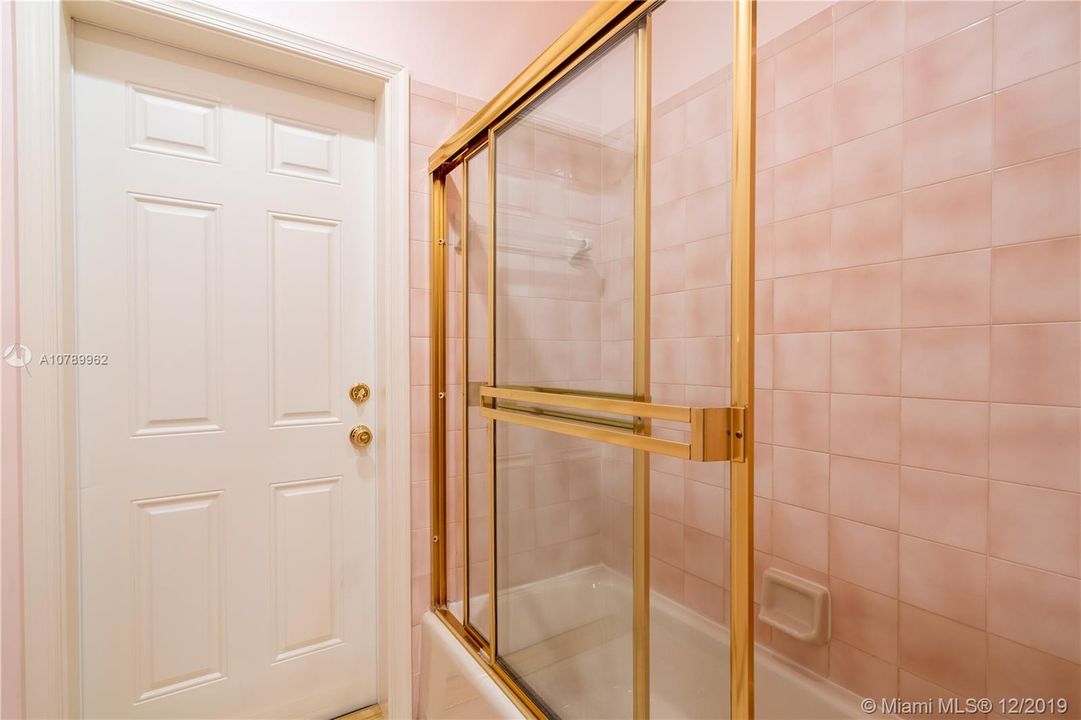 Vendido Recientemente: $689,900 (4 camas, 4 baños, 2989 Pies cuadrados)