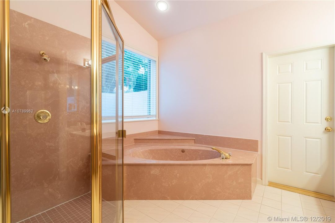 Vendido Recientemente: $689,900 (4 camas, 4 baños, 2989 Pies cuadrados)