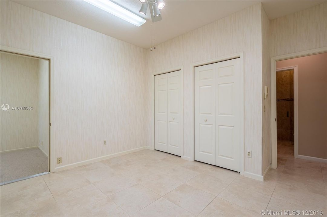 Vendido Recientemente: $689,900 (4 camas, 4 baños, 2989 Pies cuadrados)