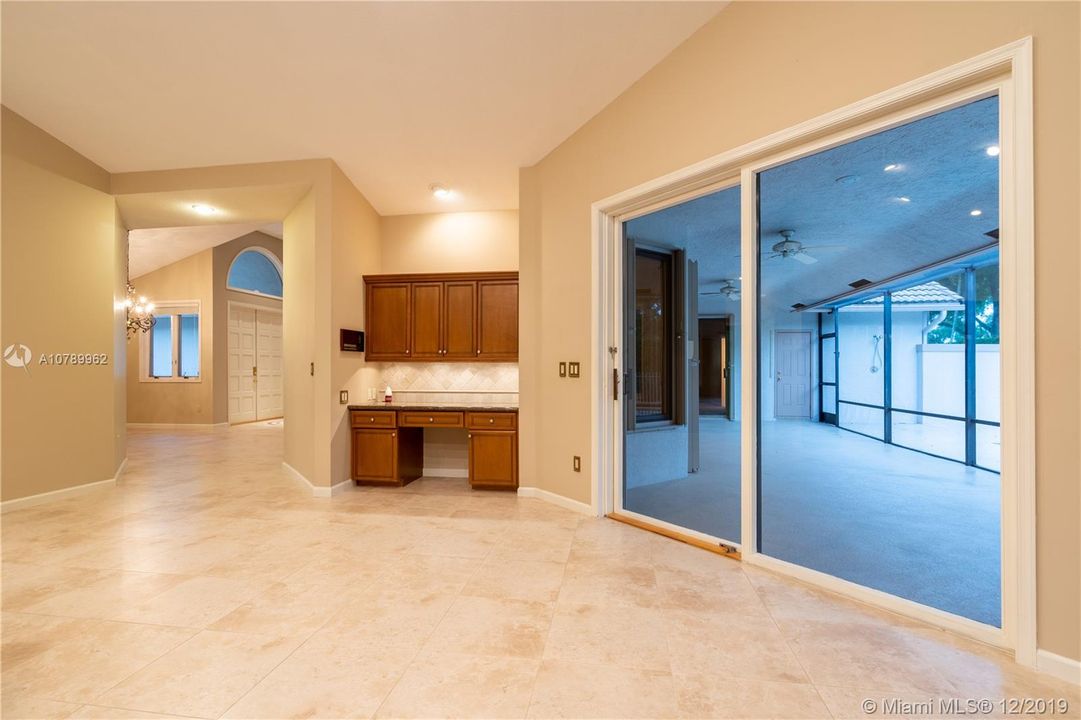 Vendido Recientemente: $689,900 (4 camas, 4 baños, 2989 Pies cuadrados)