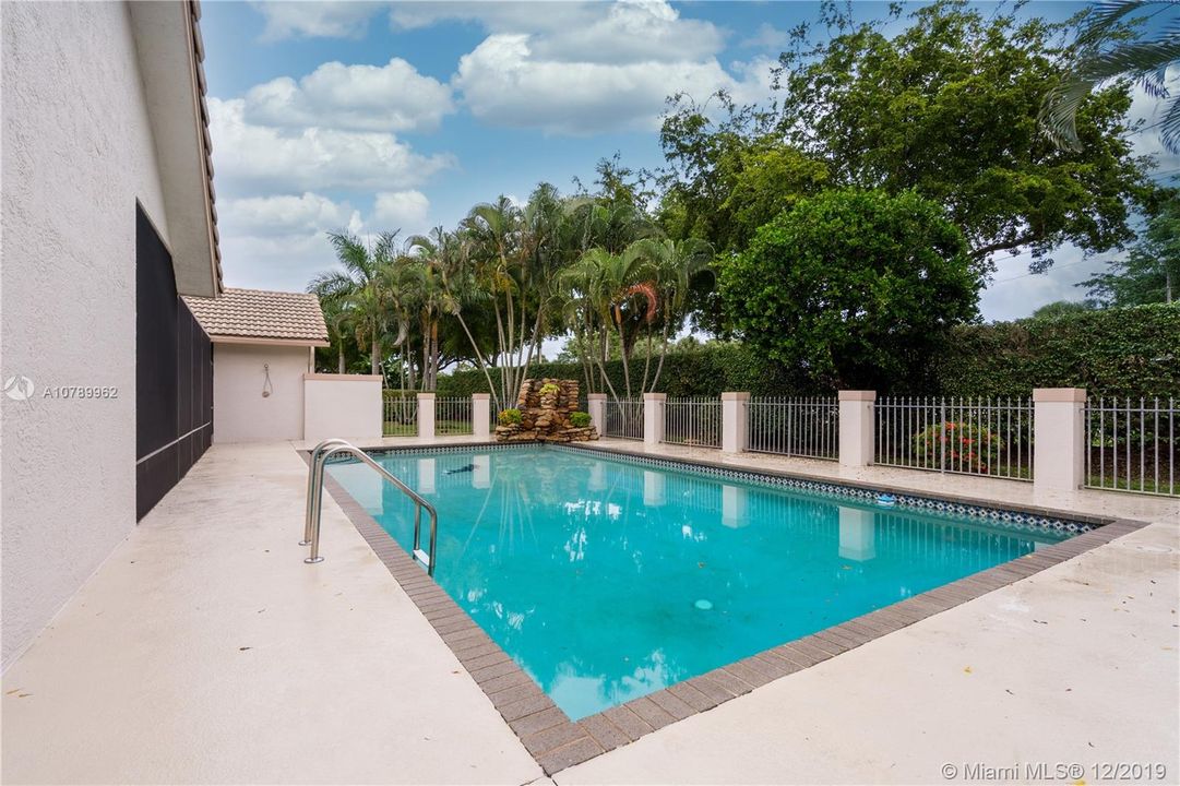 Vendido Recientemente: $689,900 (4 camas, 4 baños, 2989 Pies cuadrados)