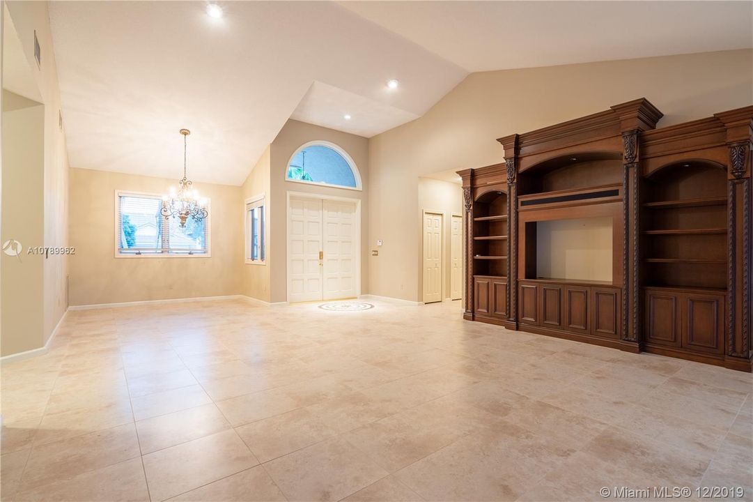 Vendido Recientemente: $689,900 (4 camas, 4 baños, 2989 Pies cuadrados)