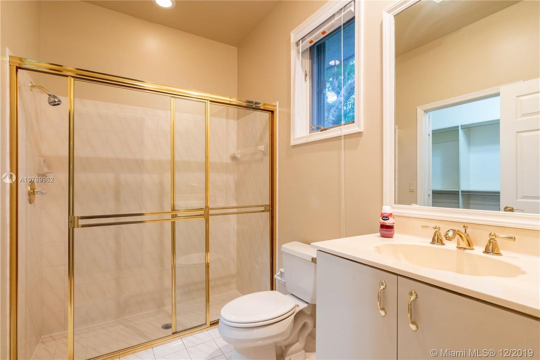 Vendido Recientemente: $689,900 (4 camas, 4 baños, 2989 Pies cuadrados)