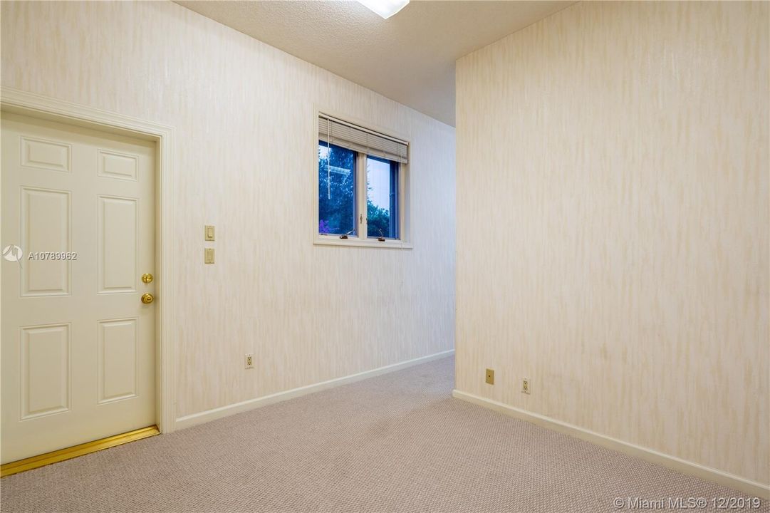 Vendido Recientemente: $689,900 (4 camas, 4 baños, 2989 Pies cuadrados)