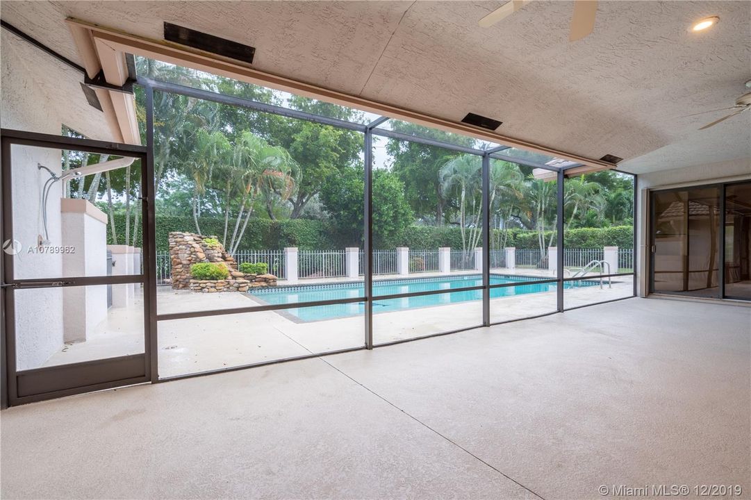 Vendido Recientemente: $689,900 (4 camas, 4 baños, 2989 Pies cuadrados)