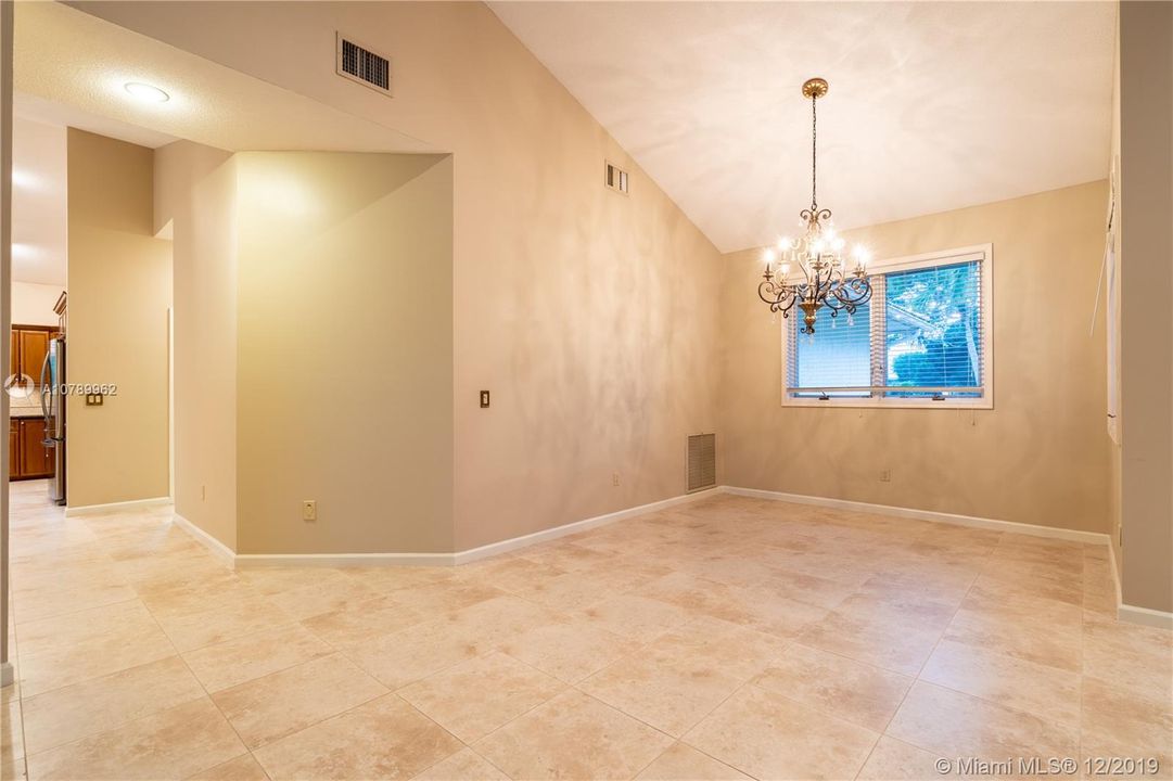 Vendido Recientemente: $689,900 (4 camas, 4 baños, 2989 Pies cuadrados)