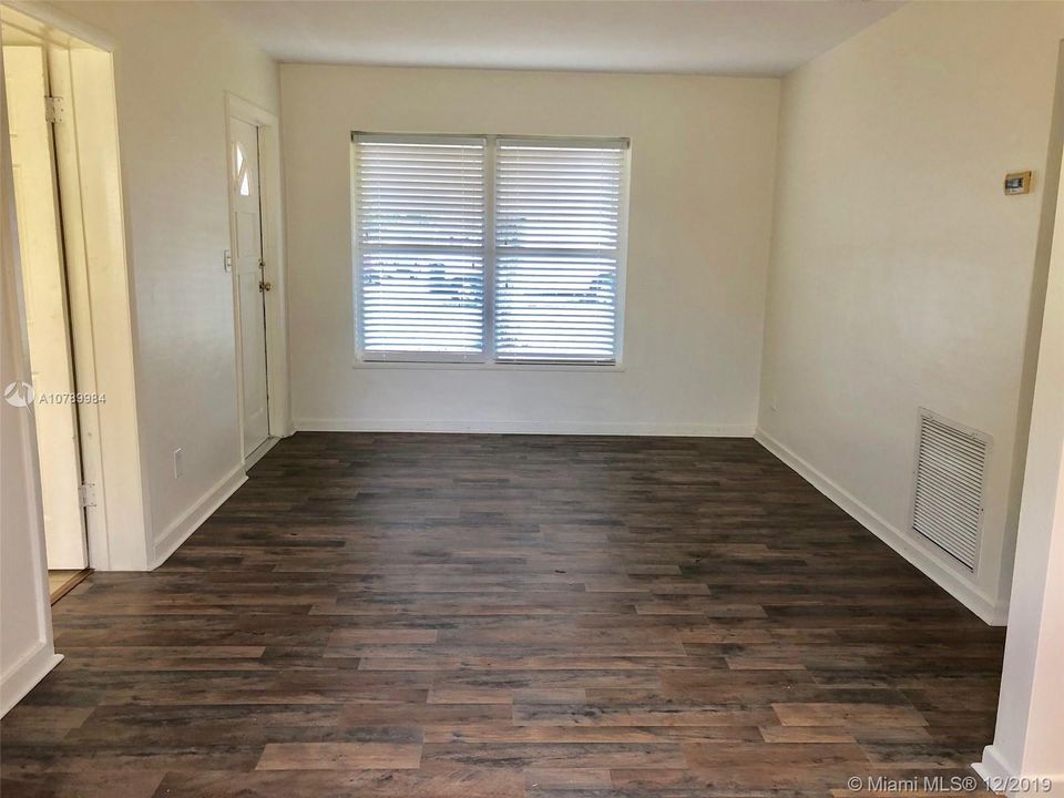 Recently Rented: $1,150 (2 beds, 1 baths, 706 Square Feet)