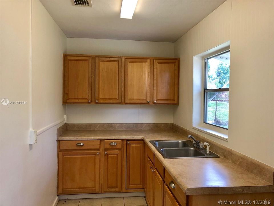 Recently Rented: $1,150 (2 beds, 1 baths, 706 Square Feet)