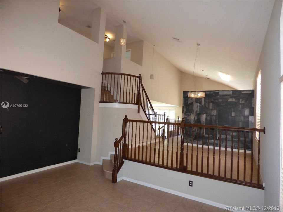 Vendido Recientemente: $309,900 (3 camas, 3 baños, 2873 Pies cuadrados)