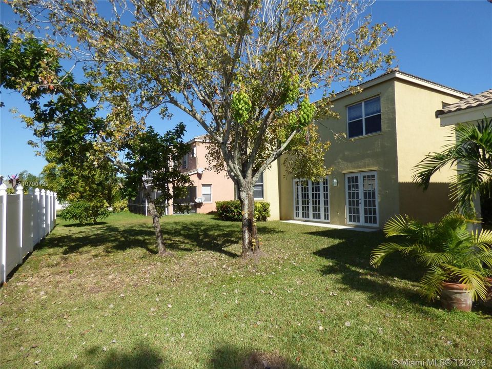 Vendido Recientemente: $309,900 (3 camas, 3 baños, 2873 Pies cuadrados)