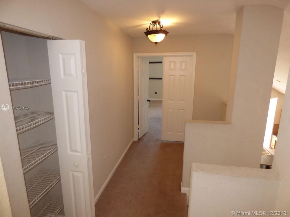 Vendido Recientemente: $309,900 (3 camas, 3 baños, 2873 Pies cuadrados)