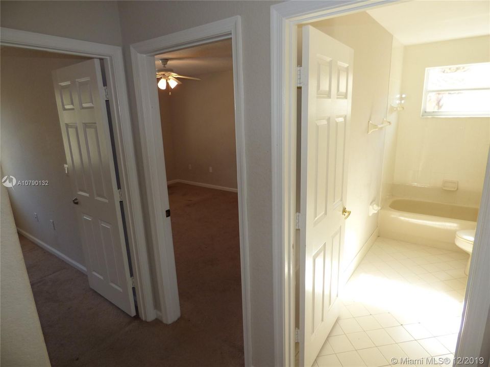 Vendido Recientemente: $309,900 (3 camas, 3 baños, 2873 Pies cuadrados)