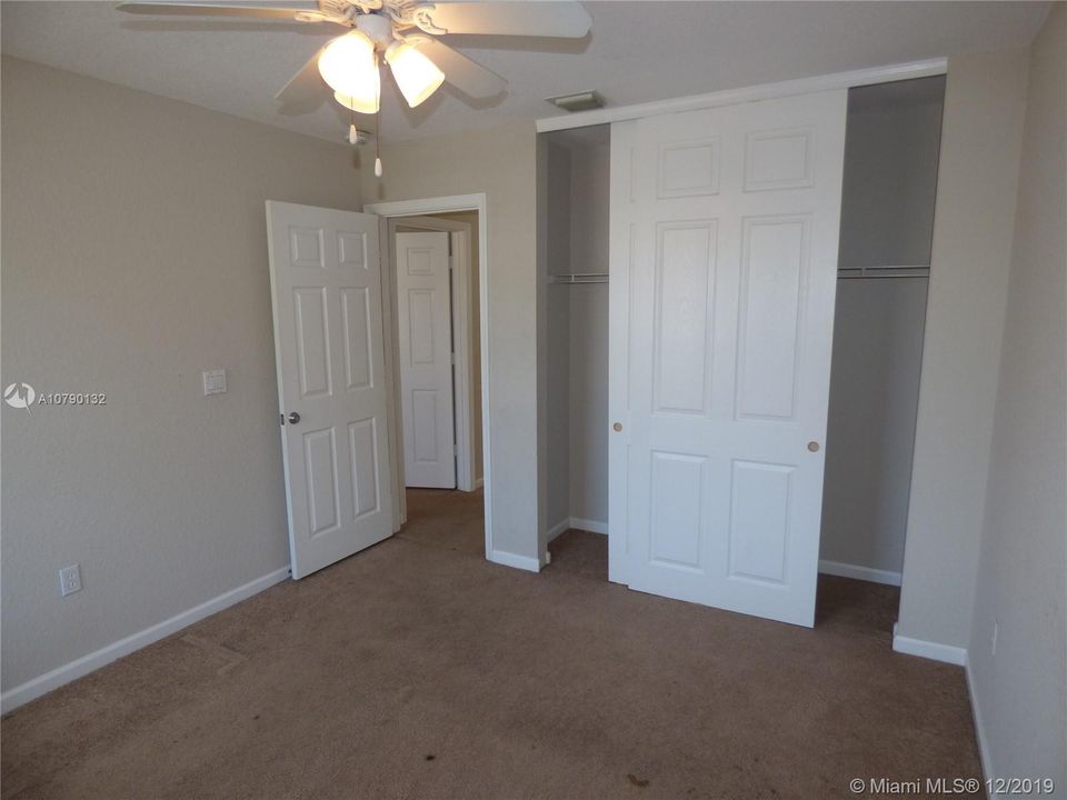 Vendido Recientemente: $309,900 (3 camas, 3 baños, 2873 Pies cuadrados)