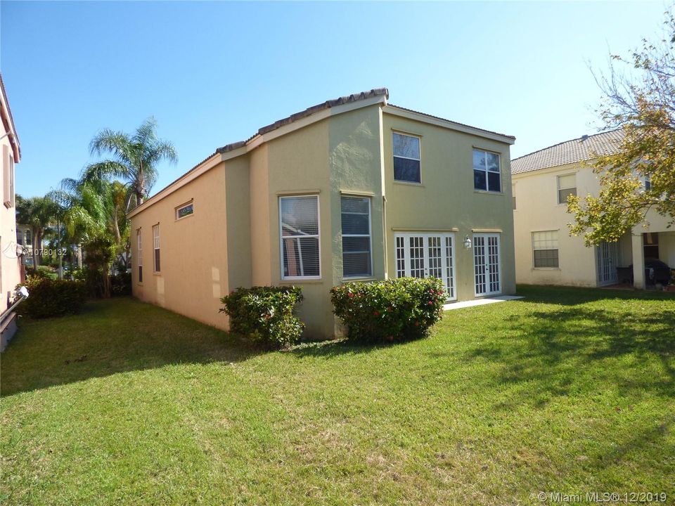 Vendido Recientemente: $309,900 (3 camas, 3 baños, 2873 Pies cuadrados)
