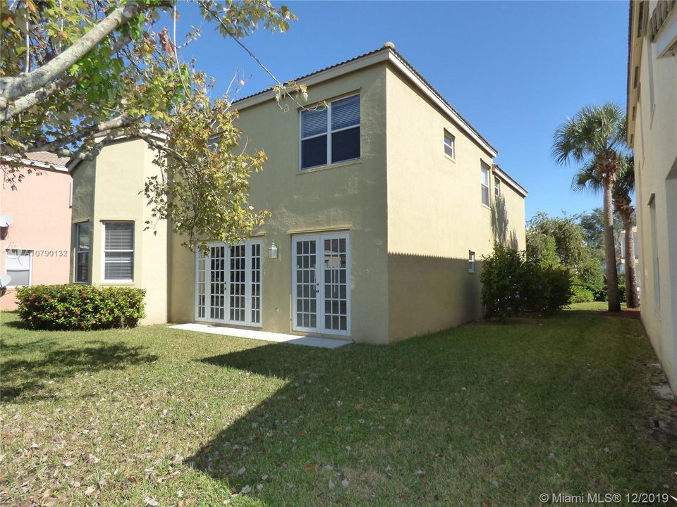 Vendido Recientemente: $309,900 (3 camas, 3 baños, 2873 Pies cuadrados)