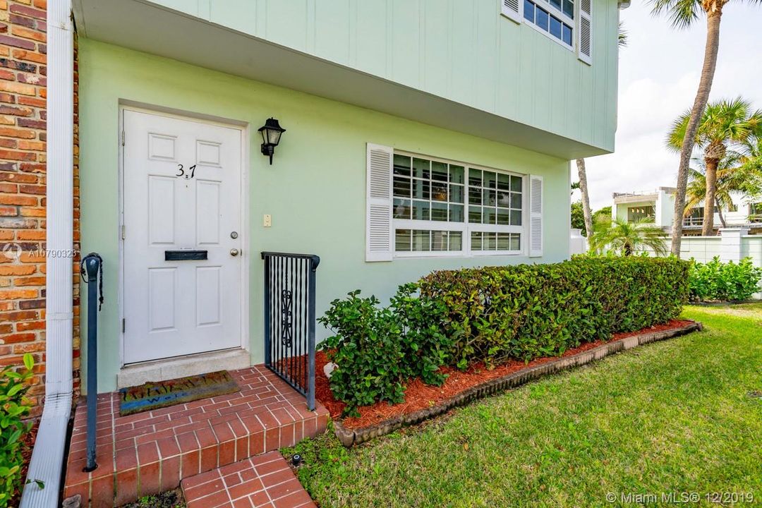 Recently Sold: $525,000 (3 beds, 2 baths, 1790 Square Feet)