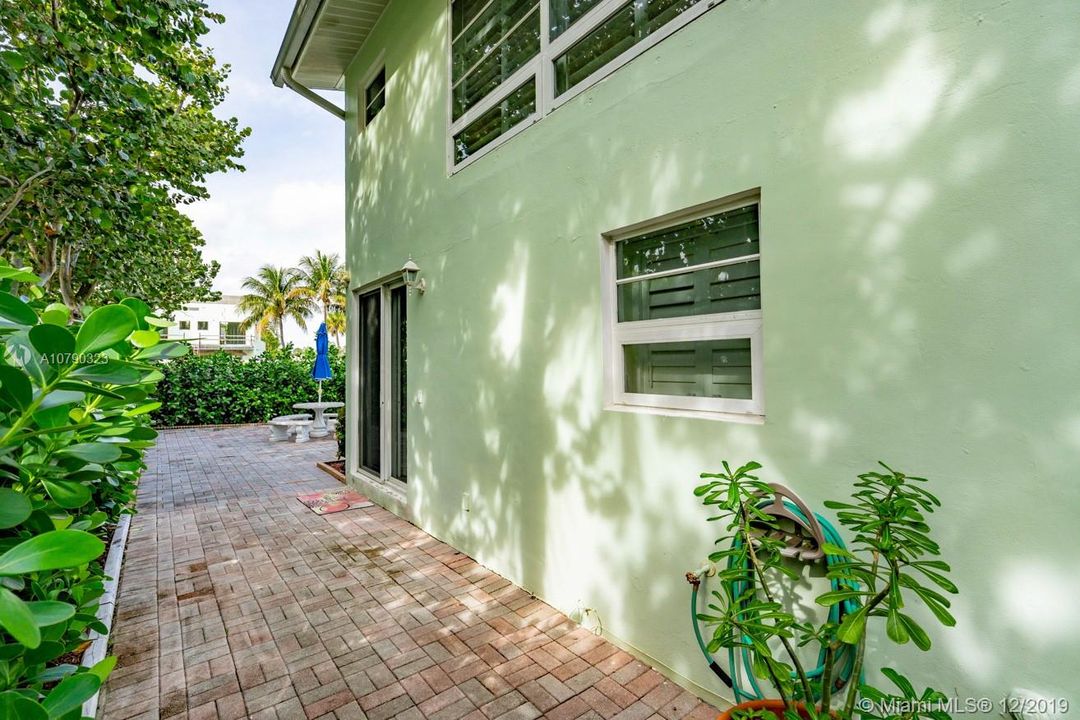 Recently Sold: $525,000 (3 beds, 2 baths, 1790 Square Feet)