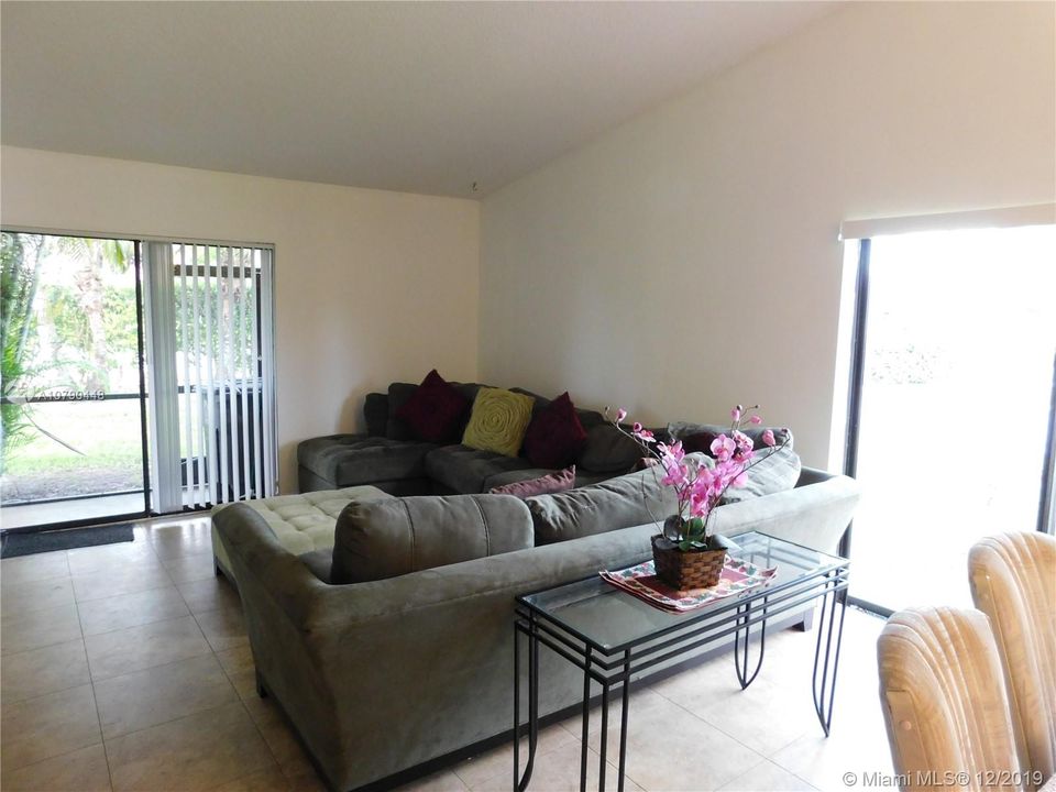 Vendido Recientemente: $255,000 (3 camas, 2 baños, 1590 Pies cuadrados)