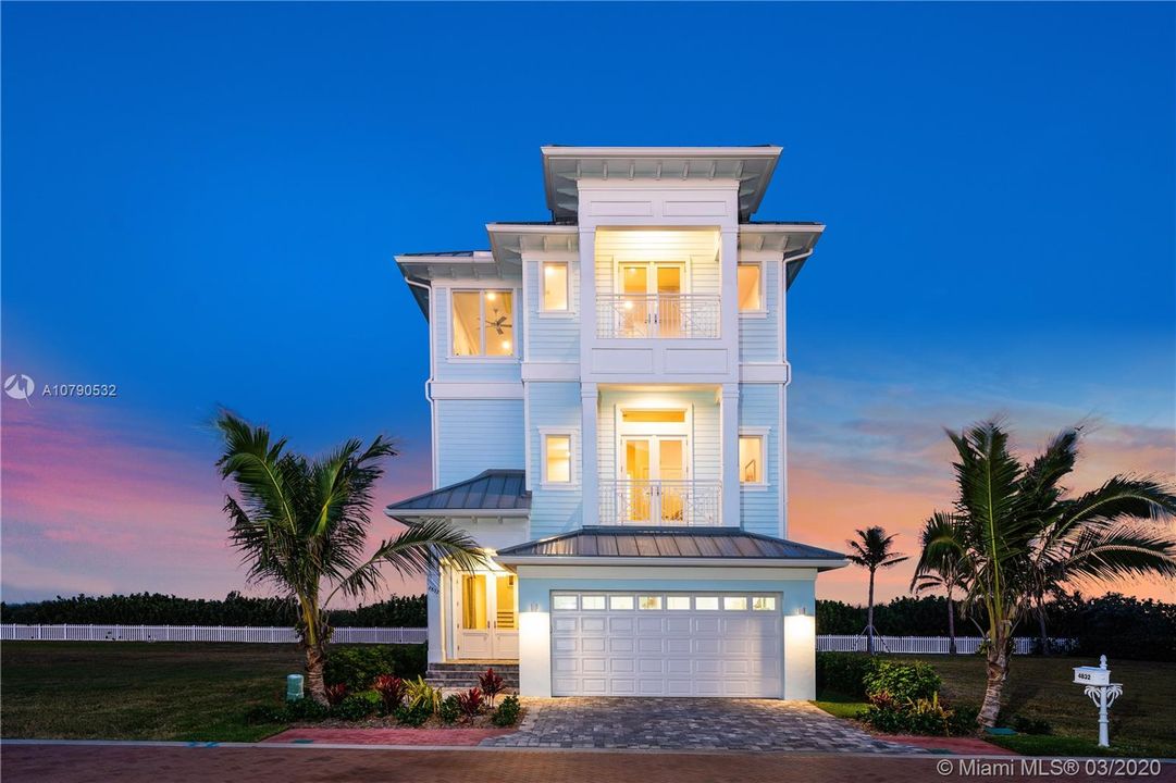 Recently Sold: $2,095,000 (4 beds, 5 baths, 3232 Square Feet)