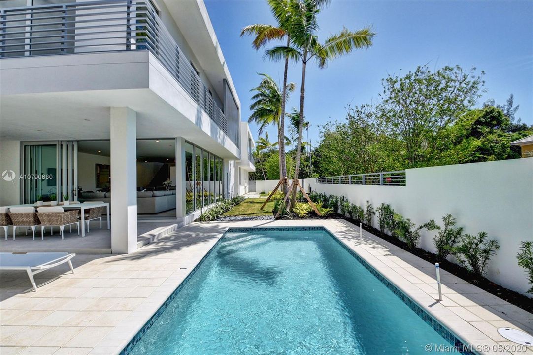 Recently Sold: $1,995,000 (4 beds, 4 baths, 4005 Square Feet)