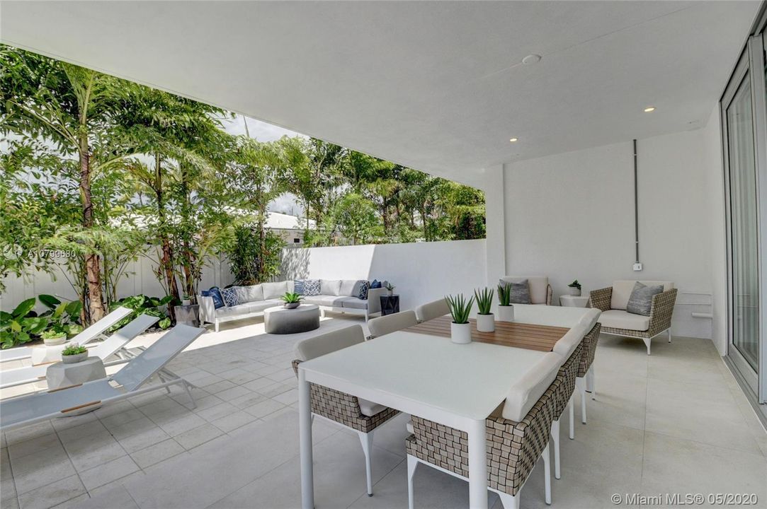 Recently Sold: $1,995,000 (4 beds, 4 baths, 4005 Square Feet)