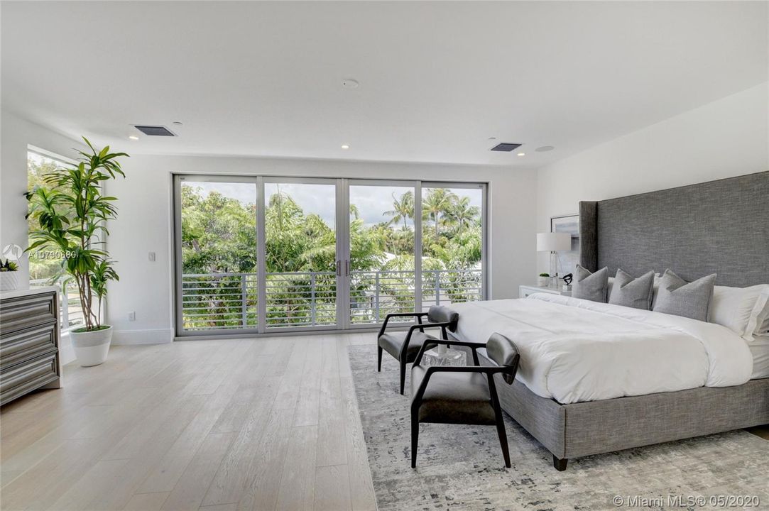 Recently Sold: $1,995,000 (4 beds, 4 baths, 4005 Square Feet)