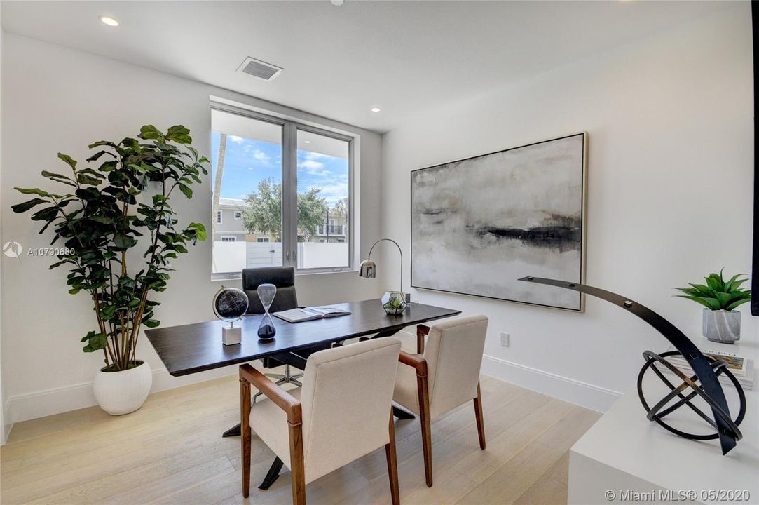 Recently Sold: $1,995,000 (4 beds, 4 baths, 4005 Square Feet)