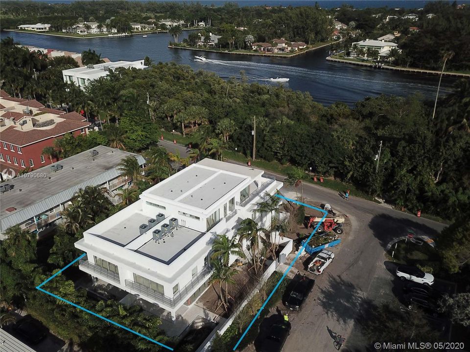 Recently Sold: $1,995,000 (4 beds, 4 baths, 4005 Square Feet)