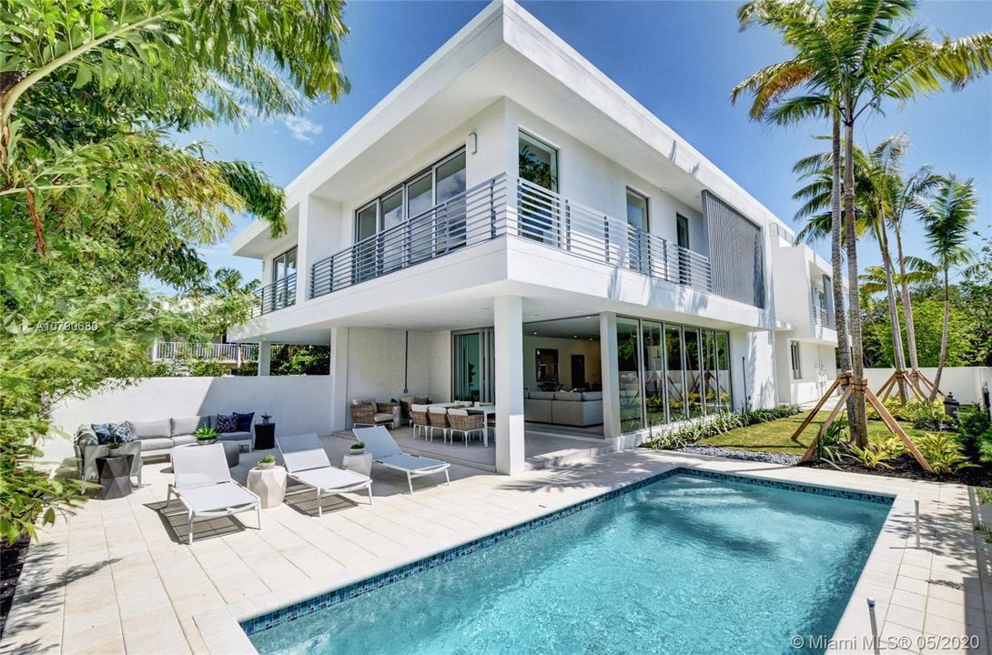 Recently Sold: $1,995,000 (4 beds, 4 baths, 4005 Square Feet)