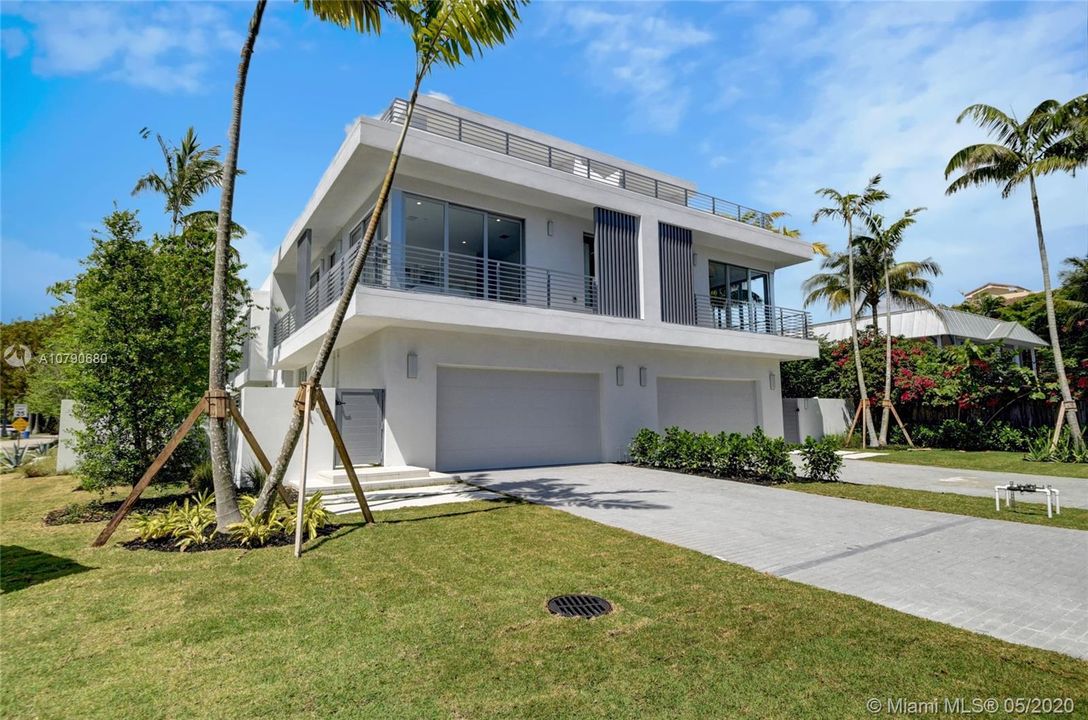 Recently Sold: $1,995,000 (4 beds, 4 baths, 4005 Square Feet)