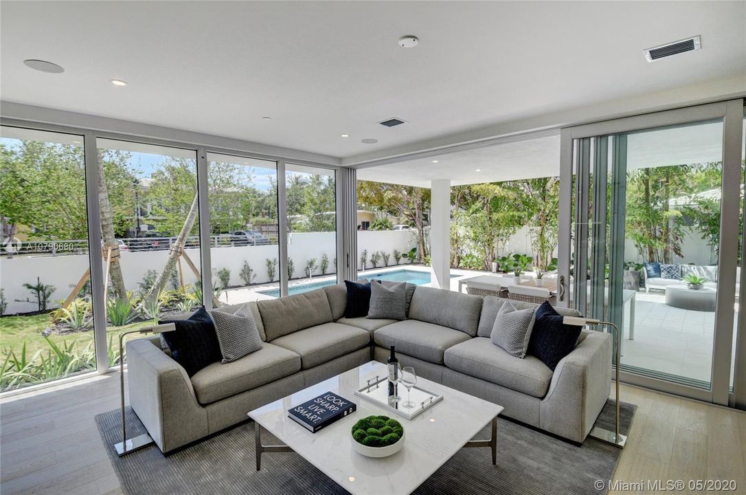 Recently Sold: $1,995,000 (4 beds, 4 baths, 4005 Square Feet)
