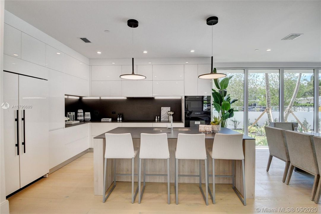 Recently Sold: $1,995,000 (4 beds, 4 baths, 4005 Square Feet)