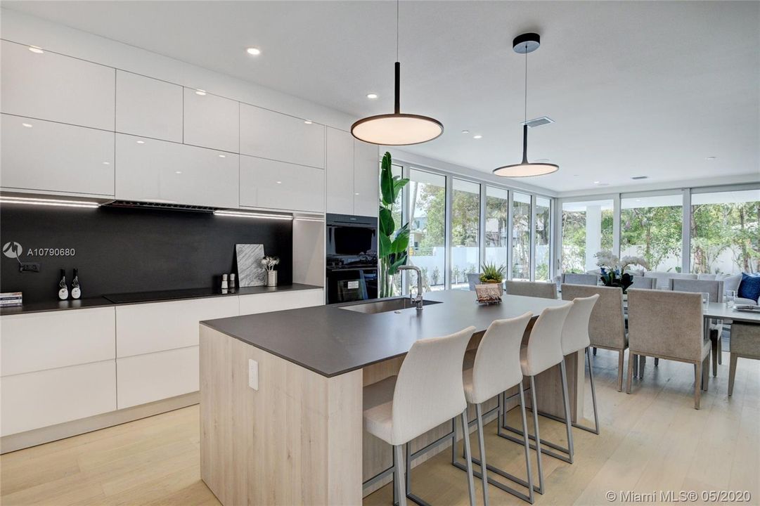 Recently Sold: $1,995,000 (4 beds, 4 baths, 4005 Square Feet)