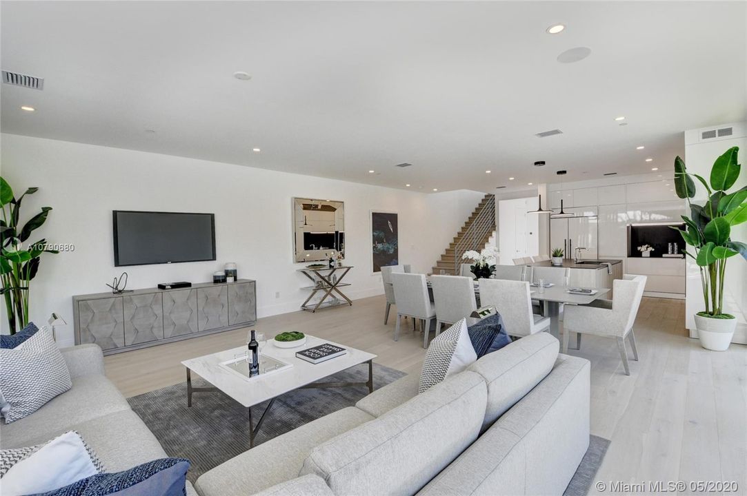 Recently Sold: $1,995,000 (4 beds, 4 baths, 4005 Square Feet)