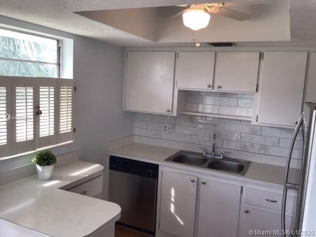 Recently Sold: $112,000 (2 beds, 2 baths, 992 Square Feet)