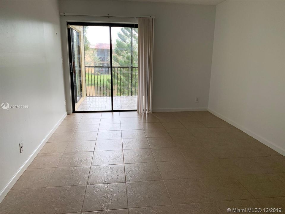 Recently Rented: $1,550 (2 beds, 2 baths, 946 Square Feet)
