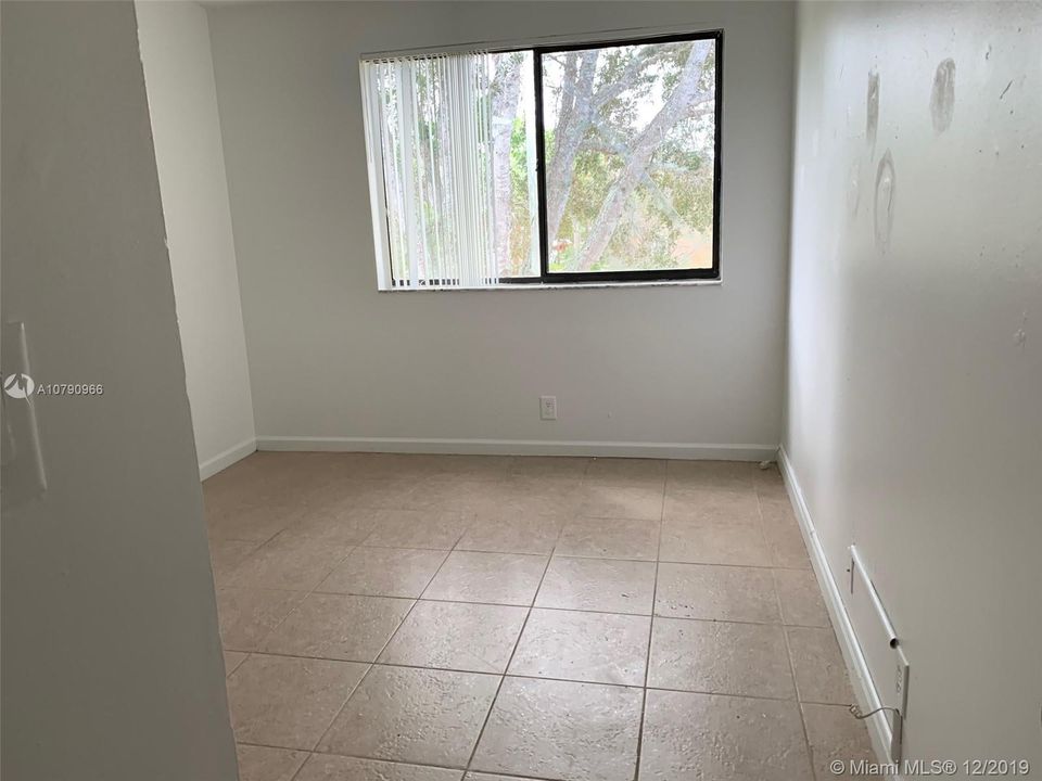 Recently Rented: $1,550 (2 beds, 2 baths, 946 Square Feet)