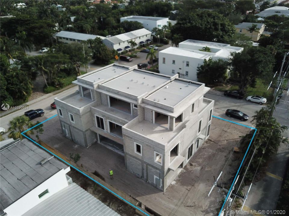 Recently Sold: $1,750,000 (3 beds, 3 baths, 2500 Square Feet)