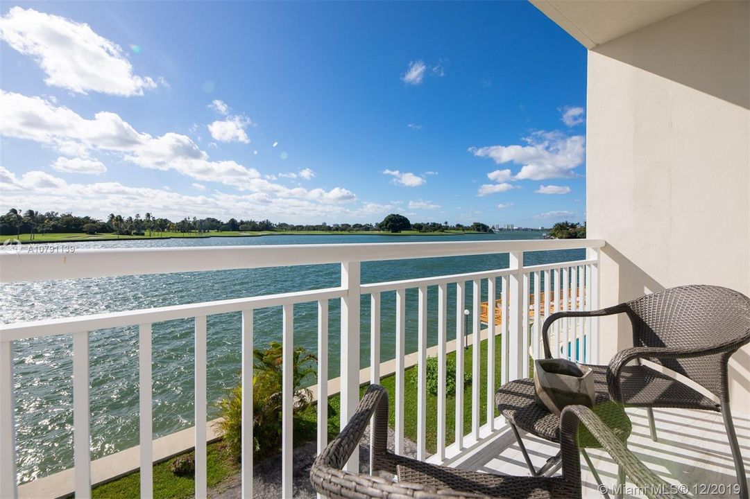 Recently Sold: $298,700 (2 beds, 1 baths, 1054 Square Feet)